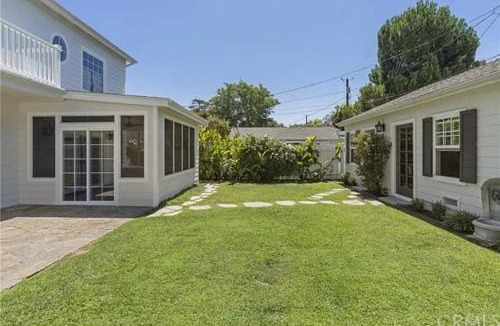 Burbank House | Private room private balcony shared bathroom - Mini Mansion