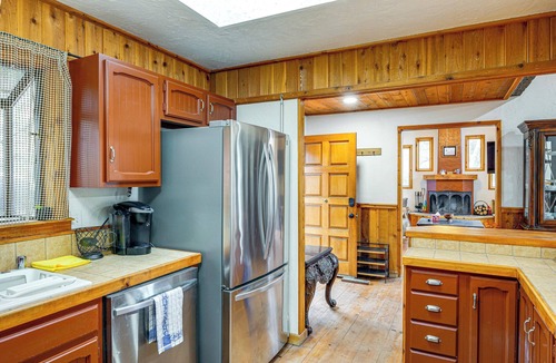 Pine Mountain Club Cabin | Private Sauna & Mtn-View Deck! Kern County Home