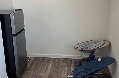 West Sacramento Apartment | Private suite luxury sleeps 5 WiFi Min to DT Sac, Airport, UC Davis Med