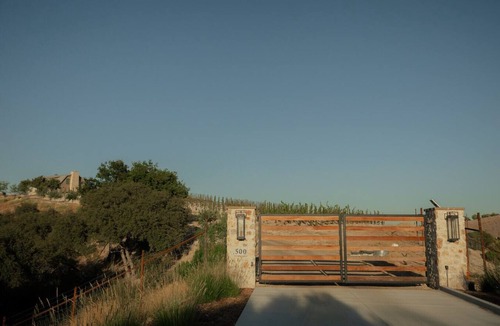Paso Robles House | Private Vineyard Villa with Pool and Outdoor Luxury Kitchen