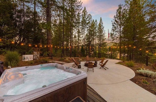 Groveland House | Quail Crossing Lodge: Yosemite Boutique Retreat
