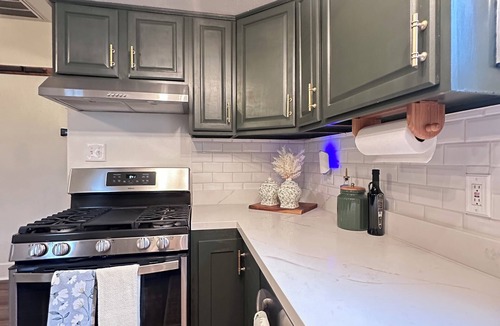 Lodi Cottage | Quaint 2-bedroom cottage in charming Lodi