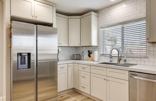 Hughson House | Quaint Hughson Vacation Rental, Walk to Downtown!