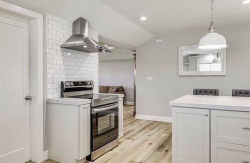 Hughson House | Quaint Hughson Vacation Rental, Walk to Downtown!