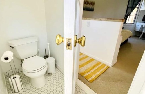 San Anselmo Cottage | Quaint Parkside, Trailside, Walk-to-town Cottage