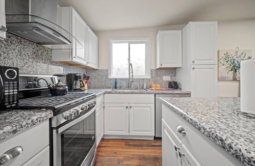 Seaside House | Quaint trendy home just a stroll from the seas