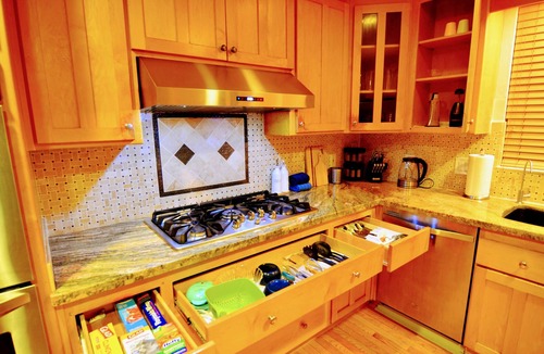 Union City House | Quarry Lake Oasis: Pool, Game Room, Fruit Trees!