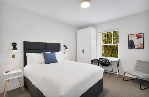 Mount Shasta Hotel | Queen Bed + Kitchen + Washer/Dryer, Mt Shasta #206