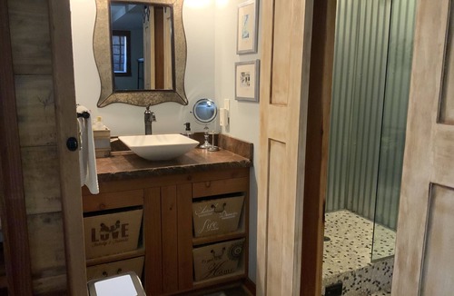 Willow Glen House | Queen studio, sleeps 2 people