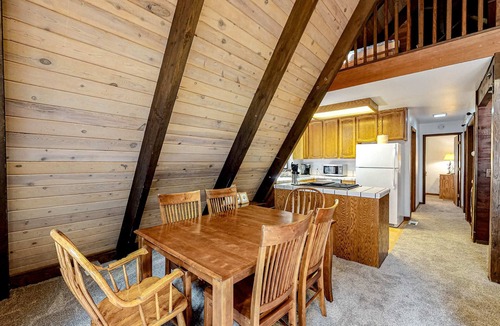 Tahoe Paradise House | Quiet A-frame cabin near town with forest views & WiFi - dog-friendly