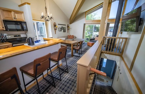 Mammoth Lakes Hotel | Quiet Alpine Escape Near Lakes, Ideal Base for Hiking & Mammoth Ski Trips