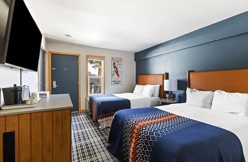 Mammoth Lakes Hotel | Quiet Alpine Escape Near Lakes, Ideal Base for Hiking & Mammoth Ski Trips