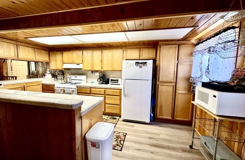 Whispering Forest House | Quiet and family friendly 3-bedroom house with WiFi in Big Bear near slopes