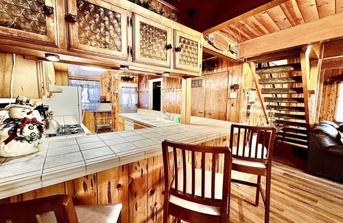 Whispering Forest House | Quiet and family friendly 3-bedroom house with WiFi in Big Bear near slopes