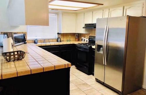 Tulare House | Quiet Cozy Central Valley Home Near Sequoia & Kings Canyon National Parks