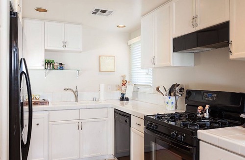Corona del Mar House | Quiet Home Beachside town