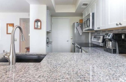 La Quinta Condo | Quiet Lower Level Condo with Country Club Amenities - Golf & Mountain Views