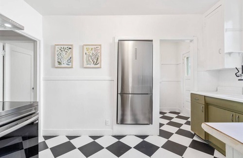 Forestland House | Quiet Montclair Hideaway