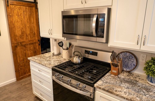 Arroyo Grande Cottage | Quiet Ocean Getaway at Hummingbird Cottage! Pet-Friendly!