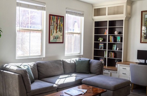 Reno House | Quiet, residential South Reno rental- 3 minutes to Cyan Park, 20 to Mt Rose