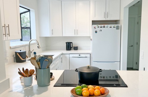 Baywood Park House | Quiet, spacious, light-filled home near the bay and nature trails