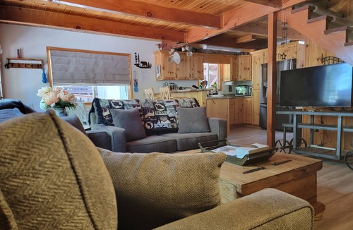 Sierra Village Cabin | Quiet Updated Cabin Nestled in Forest Close to Twain Harte & Pinecrest Lake