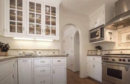 West Beach Cottage | Quintessential Santa Barbara Architecture Close to Beach, Downtown & Funk Zone