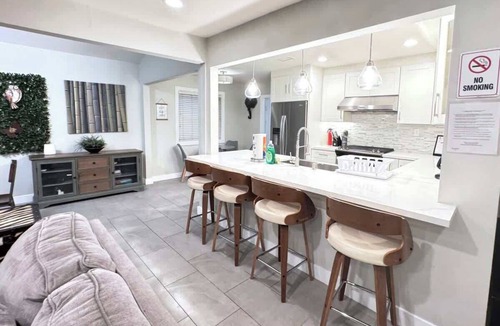 Southwest Anaheim House | Rainforest 4BR Pool Villa - Walk to Disneyland
