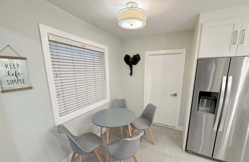 Southwest Anaheim House | Rainforest 4BR Pool Villa - Walk to Disneyland