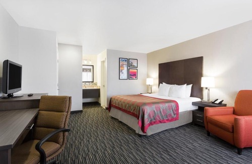 North Fremont Street Hotel | Ramada by Wyndham Monterey
