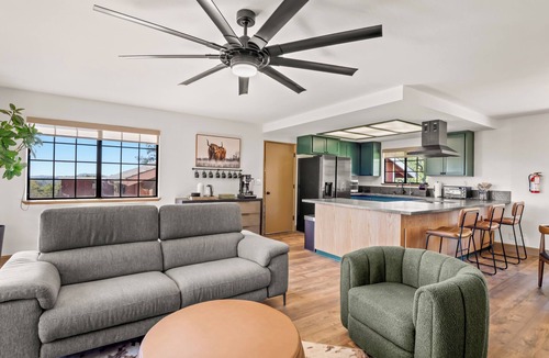 Mariposa House | Ranch-Style Retreat w/Hot Tub, Game Room & Views!
