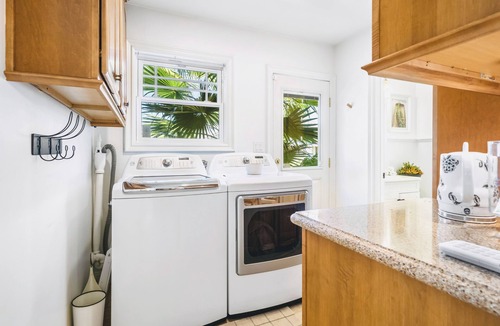 Northridge House | RARE DEAL New Beautiful 3 Bedroom/Heated Pool/Barbeque