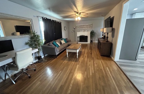 Fresno House | Recently Renovated 3BR/2BA Cozy Home in Fresno, CA