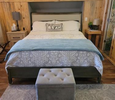 Oakhurst Apartment | Red Barn Haven-Your romantic getaway to Yosemite