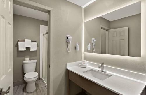 Downtown Hotel | Red Roof Inn Redding