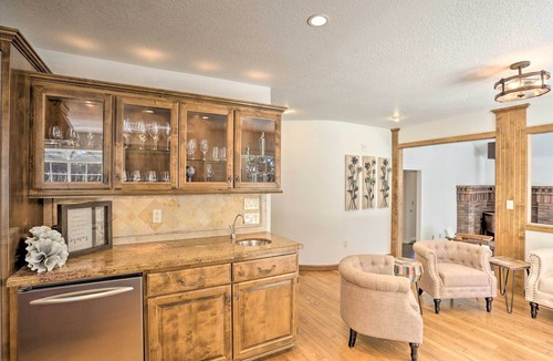 Sunset House | Redding Getaway w/Hot Tub & Outdoor Kitchen!
