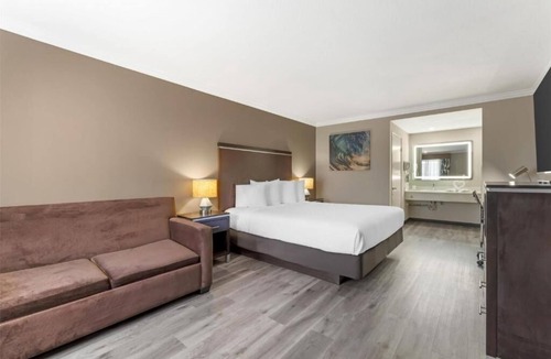 North Redondo Hotel | Redondo Beach Stay | 1 Unit | Near Marina & Beach