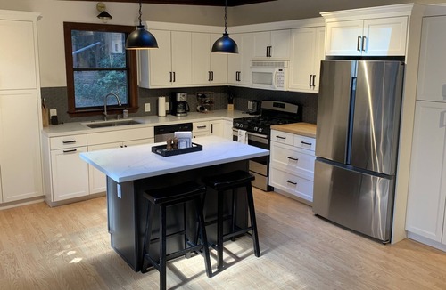 Lagunitas-Forest Knolls Cottage | Redwood Cottage near Point Reyes + hiking 2br/1b