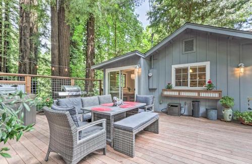 Guerneville House | Redwoods Cabin w/Hot Tub: Walk to Russian River!