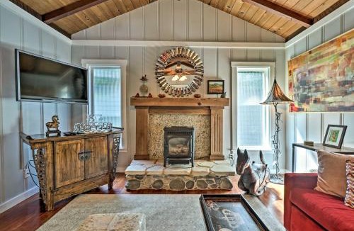 Guerneville House | Redwoods Cabin w/Hot Tub: Walk to Russian River!