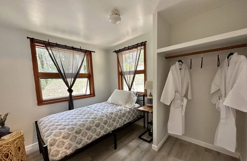 La Selva Beach Cottage | Redwoods Mountain Cottage wKing Bed