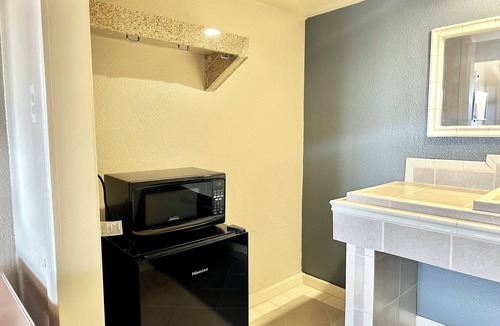 Raisin Hotel | Regency Inn Fresno