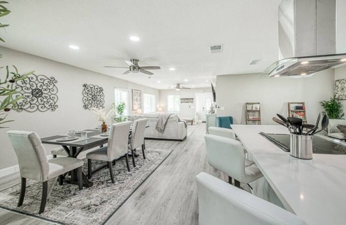 Raisin House | Relax and Play | Near Zoo and Yosemite