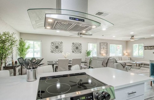 Raisin House | Relax and Play | Near Zoo and Yosemite