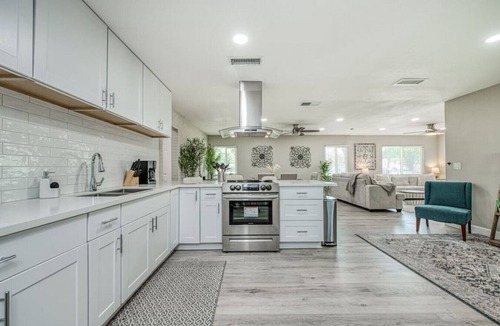 Raisin House | Relax and Play | Near Zoo and Yosemite