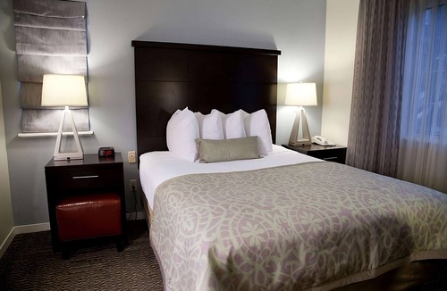 San Bruno Hotel | Relax and Recharge! Pet-Friendly Property, Free Breakfast, Parking