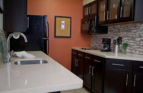 San Bruno Hotel | Relax and Recharge! Pet-Friendly Property, Free Breakfast, Parking