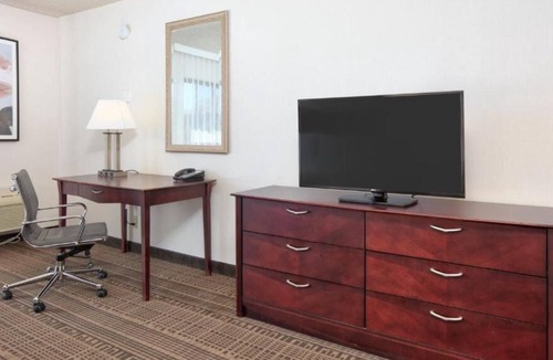 Santa Maria House | Relax and Unwind! Family-friendly Unit! Minutes Away to Rancho Bowl and Boomers!
