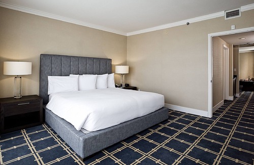 Sunnyvale West Hotel | Relax and Unwind! Pet-Friendly Property, Onsite Pool, Parking Onsite