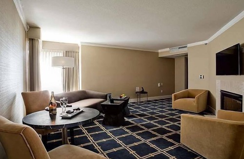 Sunnyvale West Hotel | Relax and Unwind! Pet-Friendly Property, Onsite Pool, Parking Onsite